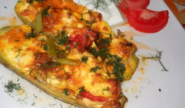 Zucchini mit Ei und Weißkäse im Ofen