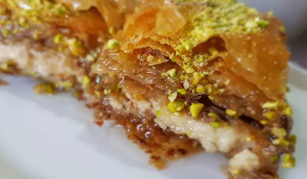 Türkisches Baklava mit Füllung