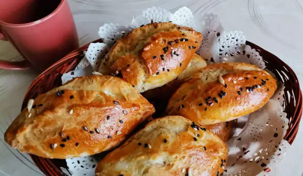 Türkische Poğaça Brötchen mit Käse
