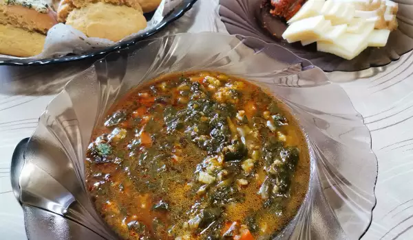 Vegetarische Suppe mit Sauerampfer