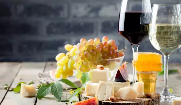 Wein, Weintrauben und Käse
