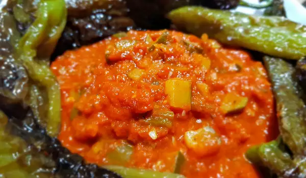 Geschmorte Zucchini mit Tomaten und Knoblauch