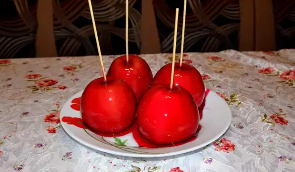 Süße kandierte Äpfel