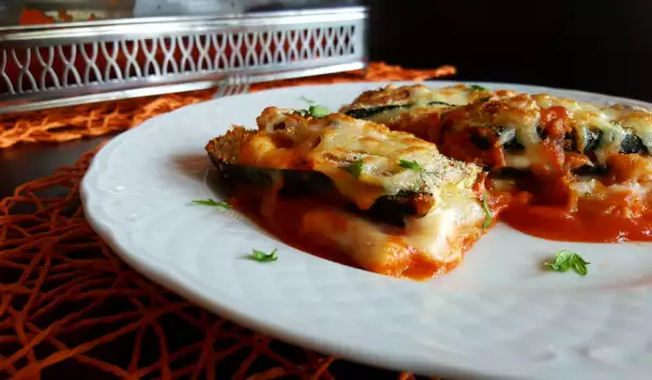 Zucchini mit Mozzarella und Kochschinken im Ofen