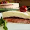 Dreischichtige Kirschtorte