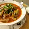 Eintopf aus frischen Ackerbohnen mit Karotten und Knoblauch