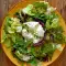 Grüner Salat mit Burrata