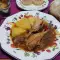 Hähnchenschenkel mit Kartoffeln und Spinat