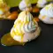 Baiser Küsschen mit Mandarinensoße
