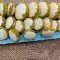 Baiser Küsse mit Haselnüssen und Kakao