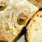 Ciabatta mit Oliven und getrockneten Tomaten