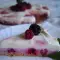 Cheesecake mit Brombeeren und Himbeeren