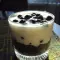 Chiagelee mit Joghurt und Aroniabeeren