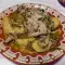 Hähnchen mit Kartoffeln und Pilzen im Multicooker