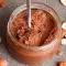 Selbstgemachtes Nutella (Schoko-Nuss-Creme) mit Naturprodukten