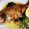 Dorade mit aromatischen Kräuter und Oliven