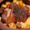 Schweinshaxe mit Bier im Güvec