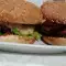 Hausgemachte Burger aus Rindfleisch
