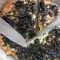 Focaccia mit Spinat und roten Zwiebeln