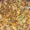 Geschmorte Champignons mit Zwiebeln und Butter