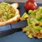 Guacamole mit Avocado und Tomaten