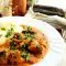 Klassisches Schweinegulasch mit Kartoffelpüree