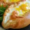 Adjarian Khachapuri mit Ei