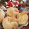 Brötchen mit Butter und Knoblauch