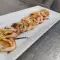 Gebratener Tintenfisch mit Knoblauch