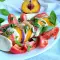 Caprese mit Pfirsichen
