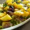Kartoffeln mit Pilzen und Erbsen im Ofen
