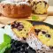Kuchen mit Joghurt und frischen Heidelbeeren