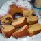 Kuchen mit Walnüssen und frischer Milch