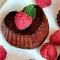 Keto Schokoladen Cupcakes mit Himbeeren