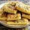 Keto Focaccia mit Mozzarella und Frischkäse