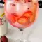 Cocktail mit Pink Gin und Erdbeeren