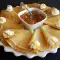 Pfannkuchen mit Sprudelwasser und frischer Milch