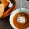 Cremesuppe aus gebackenem Kürbis