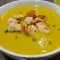 Leichte Cremesuppe aus Zucchini und grünem Apfel