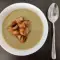 Schnelle Erbsencremesuppe mit Croutons