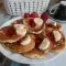 Pfannkuchen mit Kokosmehl und frischer Milch