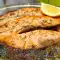 Marinierter gebackener Lachs im Ofen