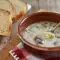 Pilzsuppe mit Milch und Gemüse