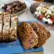 Gemischtes Vollkornbrot mit getrockneten Tomaten und Oliven