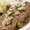 Geschmorte Steaks mit Pilzen