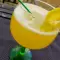 Hausgemachte Limonade mit Pfirsich