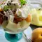 Obstsalat mit Schlagsahne
