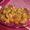 Geschmorte frische Kartoffeln mit Knoblauch und Dill