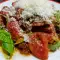 Salat mit geschälten Tomaten und Sonnenblumen Pesto