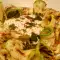 Salat aus Zucchini und Burrata Käse